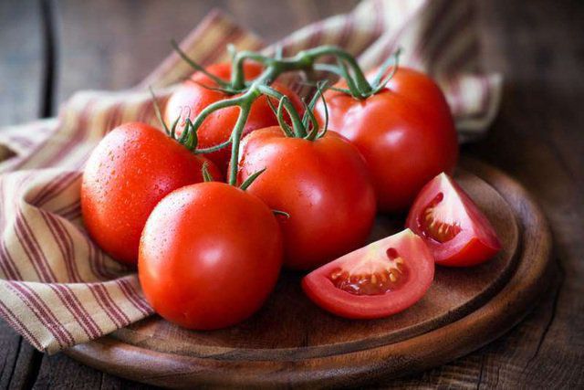 Cà chua có tác dụng gì trong việc làm đẹp? Cách chế biến cà chua thành nhiều món sinh tố hấp dẫn